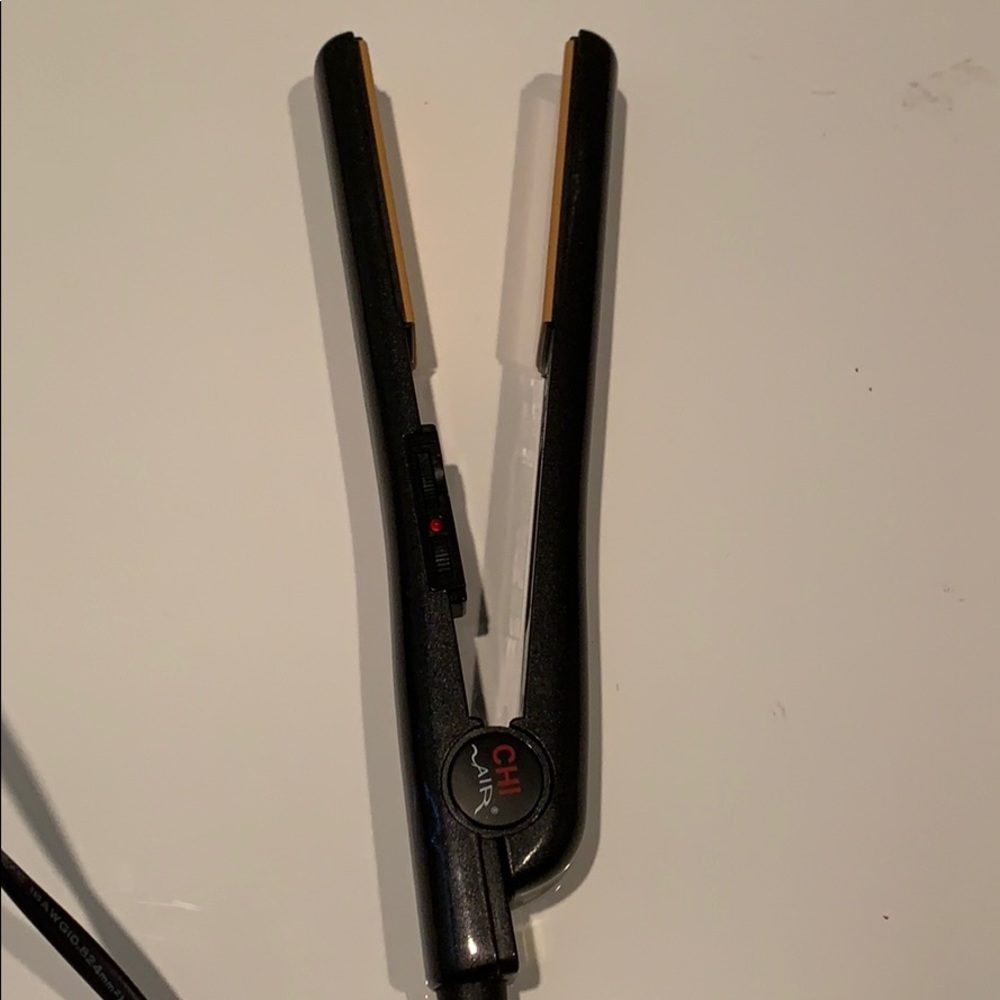 Chi air 1 inch straighter iron.